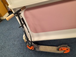 Bazar -  Dětská koloběžka Axelo